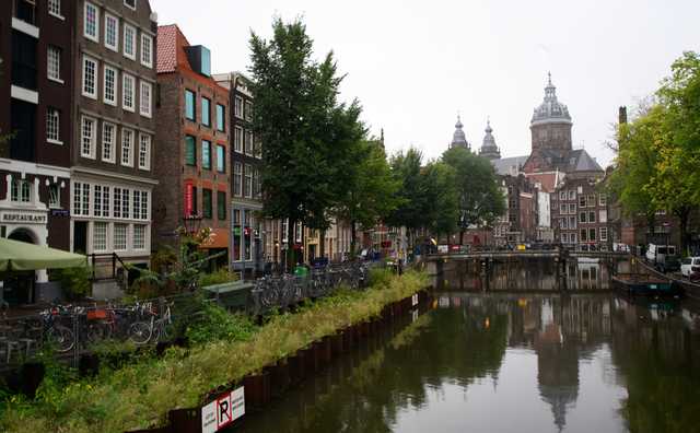 Gemeente Amsterdam pakt wooncrisis aan, maar doet weinig beloftes aan studenten