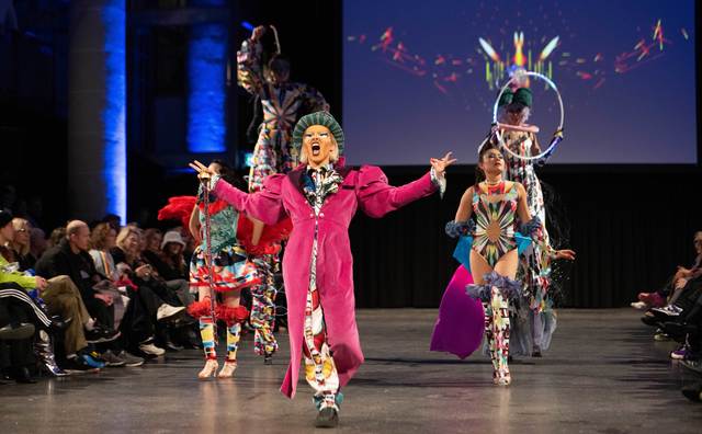 Grimmige kostuums en kleurrijke designs tijdens de Amfi Graduation Show 